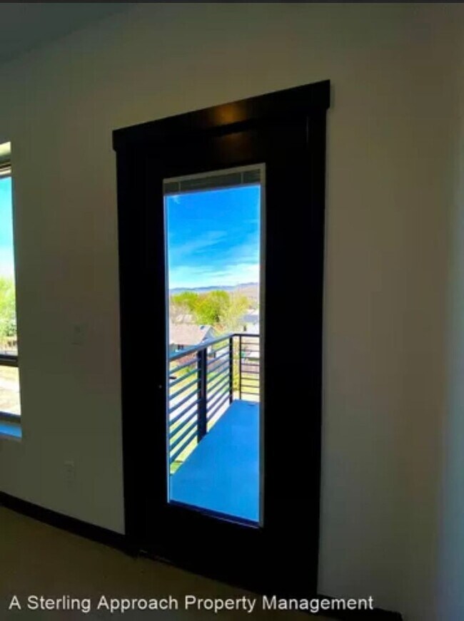 Building Photo - Close to Micron! Luxury Town Home With Two...