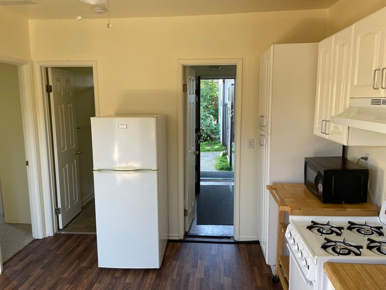 Building Photo - 4781 Avalon Ave