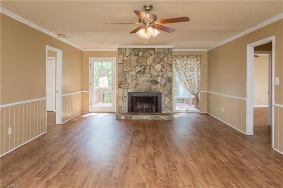 Building Photo - 204 Brambleton Ct