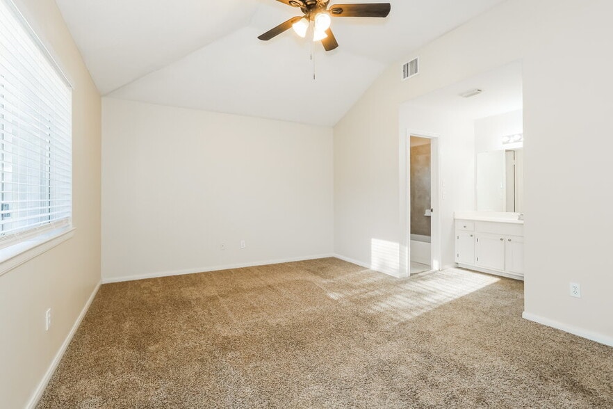 Building Photo - 31164 N Head Dr