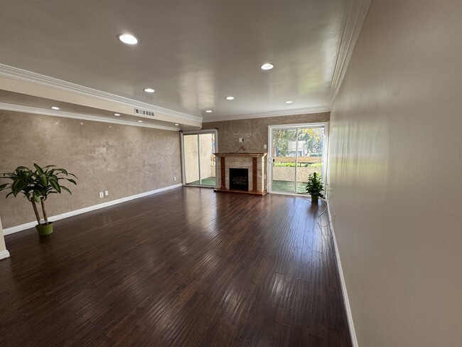 Living room - 7631 Reseda Blvd