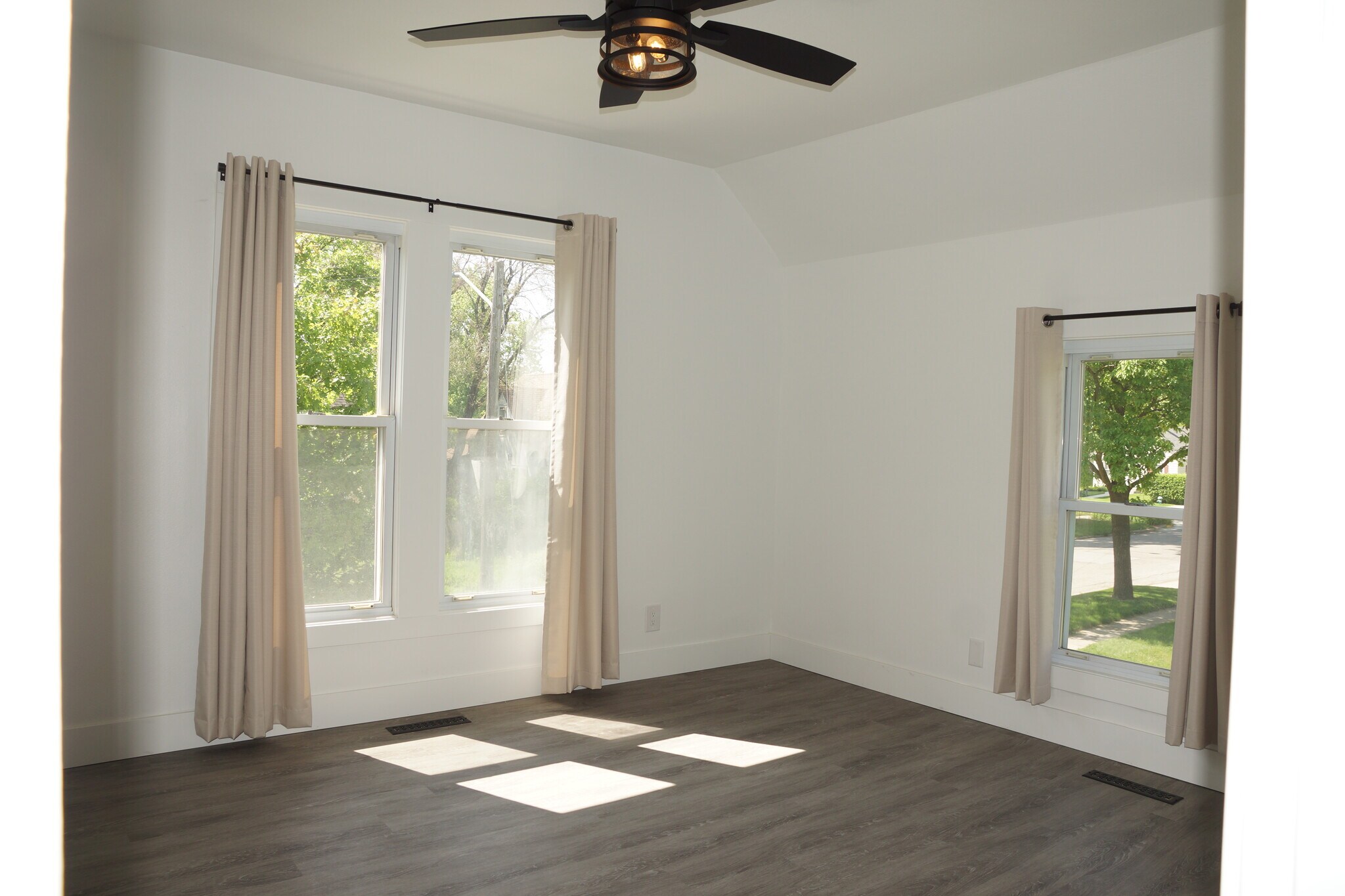 Bedroom 2 - 816 Carroll Ave