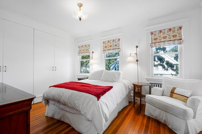 Building Photo - 5 Gerlach Pl