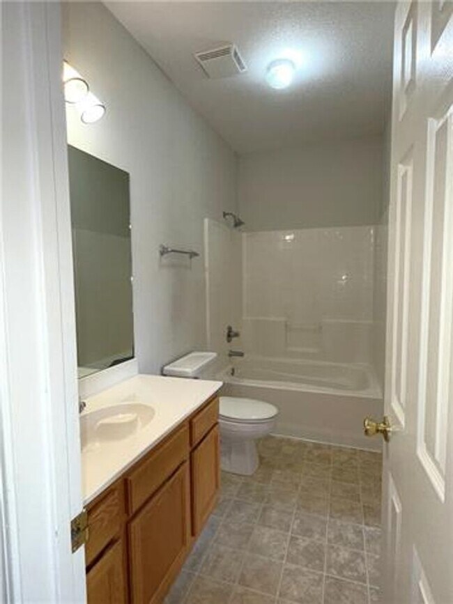 Building Photo - 1 Bedroom, 1 Bathroom Condo, Gated Community