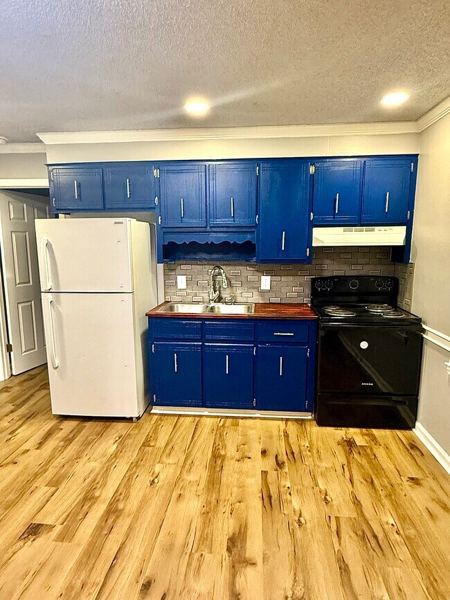 Building Photo - 120 Calvin Ct