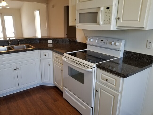 Building Photo - 211 Sunview Drive