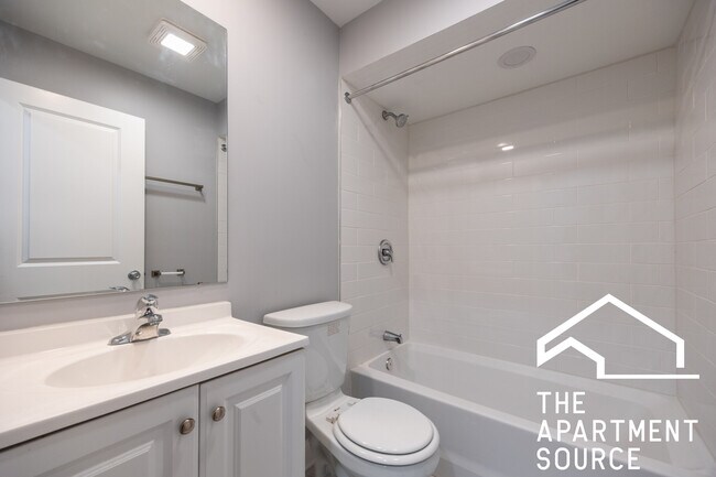 Building Photo - 6954 N Sheridan Rd