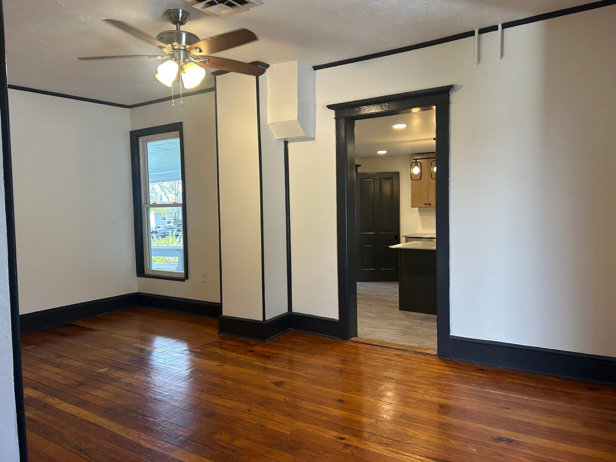 Living room - 407 Collicello St