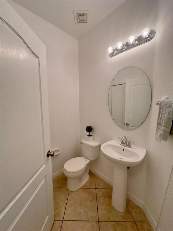 Building Photo - 1335 Priory Cir