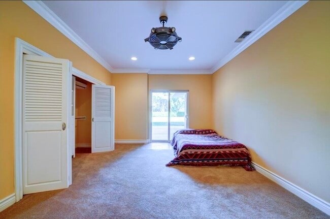 Building Photo - 1377 Knoll Rd