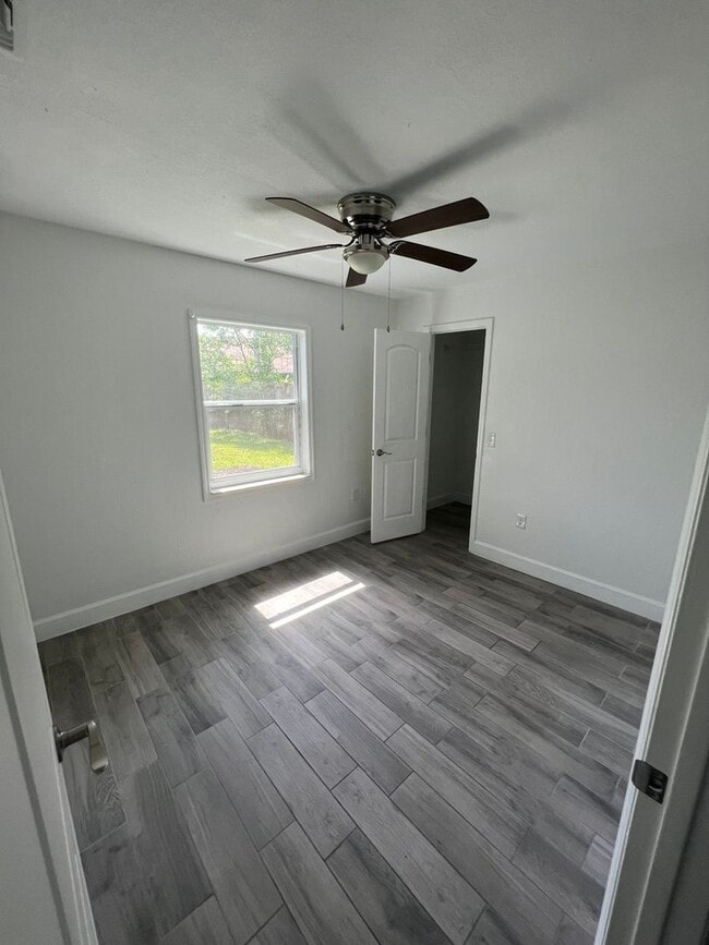 Building Photo - ?South Lakeland Gem – Private Single-Family Home!