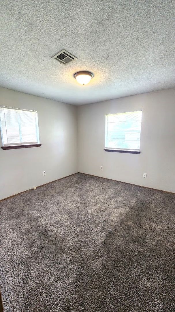 Building Photo - 3 Bed 1 Bath 1 Car Garage in the  Leonhardts Oak Ridge Addition in Del City