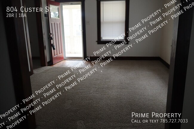 Building Photo - 804 Custer St