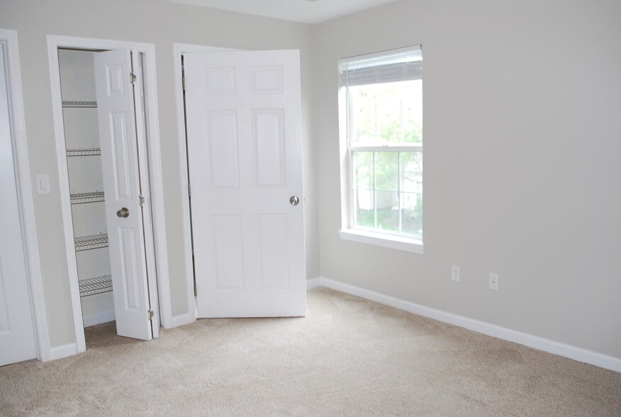 Building Photo - 22666 Lenox Dr