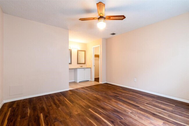 Building Photo - 2527 Colonial Ridge Dr
