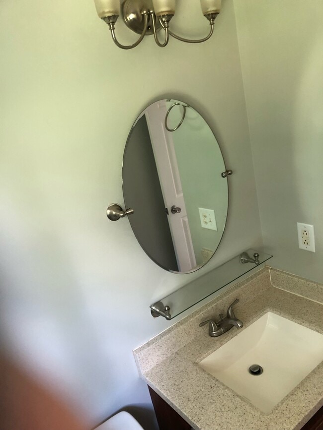 Building Photo - 1050 Scarlett Ln