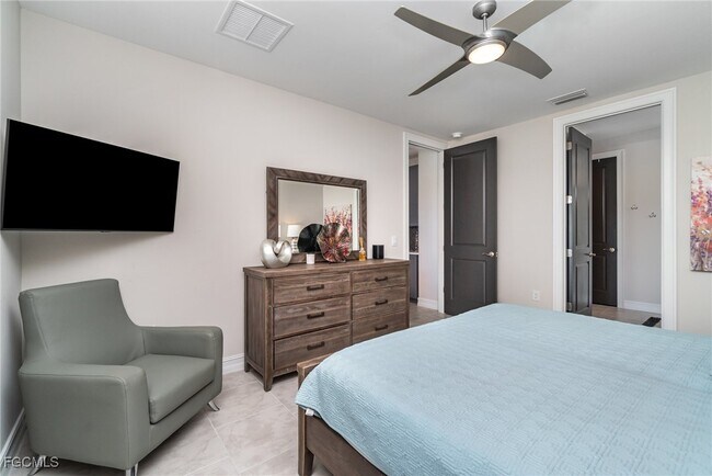 Building Photo - 44525 Palm Frond Dr