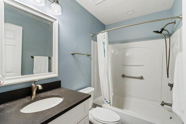 Building Photo - 5173 Claridge Dr