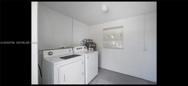 Building Photo - 529 NW 42nd St