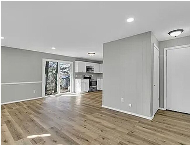 Building Photo - Two bedroom, one bath duplex in Urbana. Co...