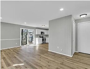 Building Photo - Two bedroom, one bath duplex in Urbana. Co...