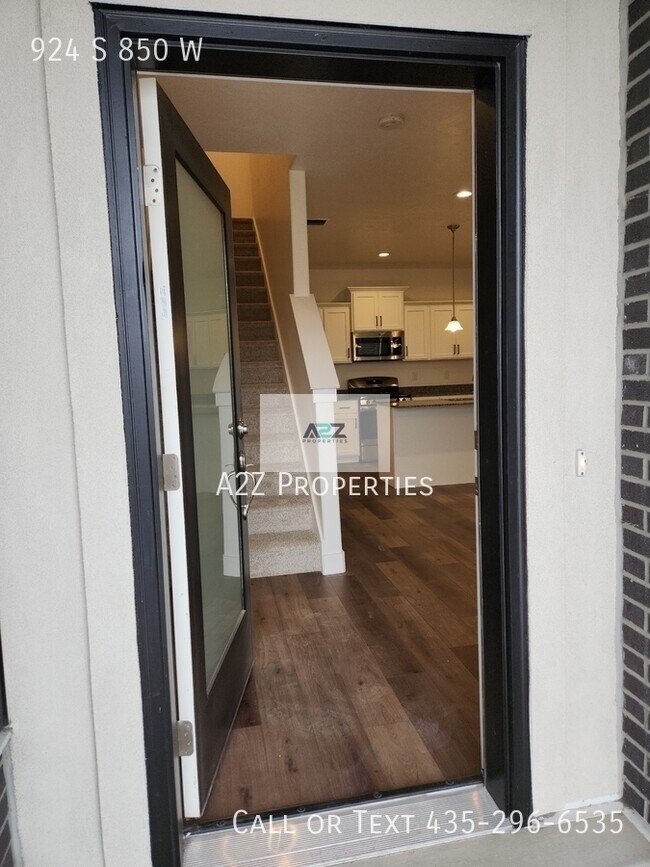 Building Photo - 924 S 850 W