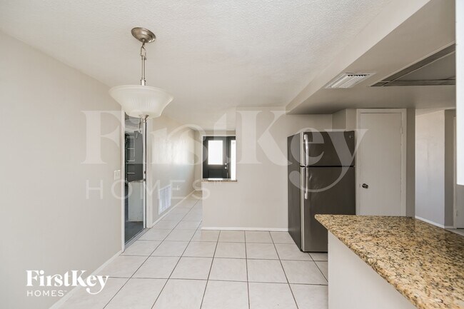 Building Photo - 10905 Kingsbridge Rd