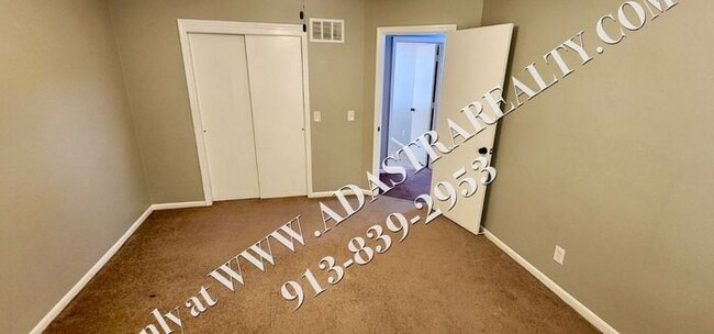 Building Photo - 2 Bed 1.5 Bath Townhome in Bonner Springs-...