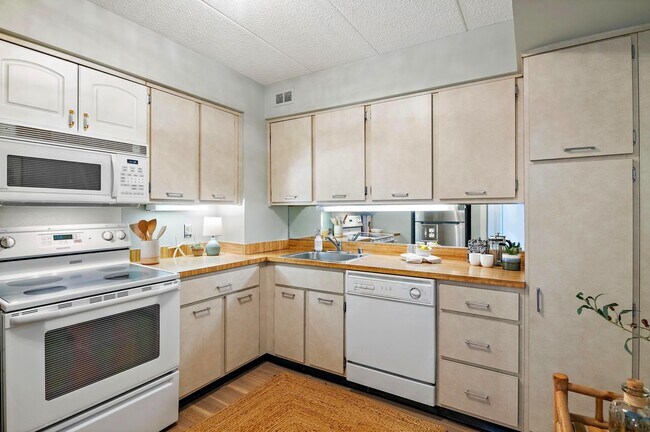 Building Photo - 100 Severn Ave