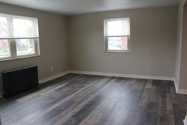 Building Photo - Brentwood Manor