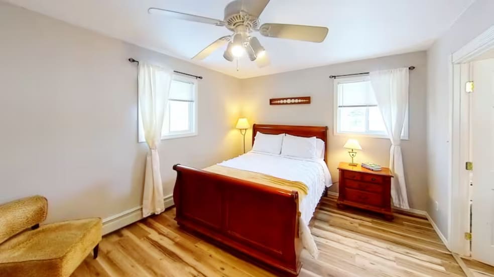 Building Photo - 6140 W Robin Hood Ln