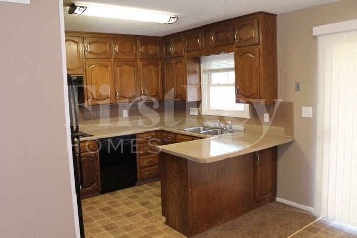 Building Photo - 805 N Powahatan Dr