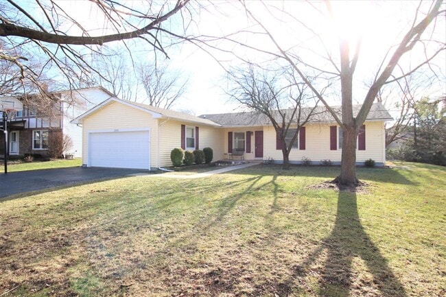 Building Photo - 2373 Crescent Ln S