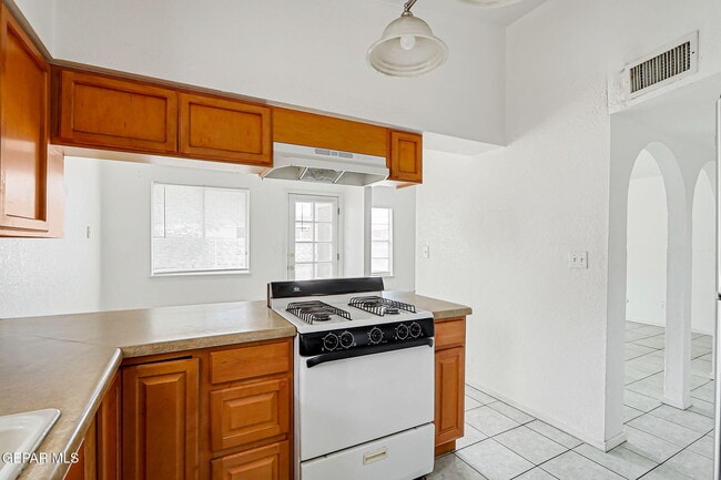 Building Photo - 3229 E Glen Dr