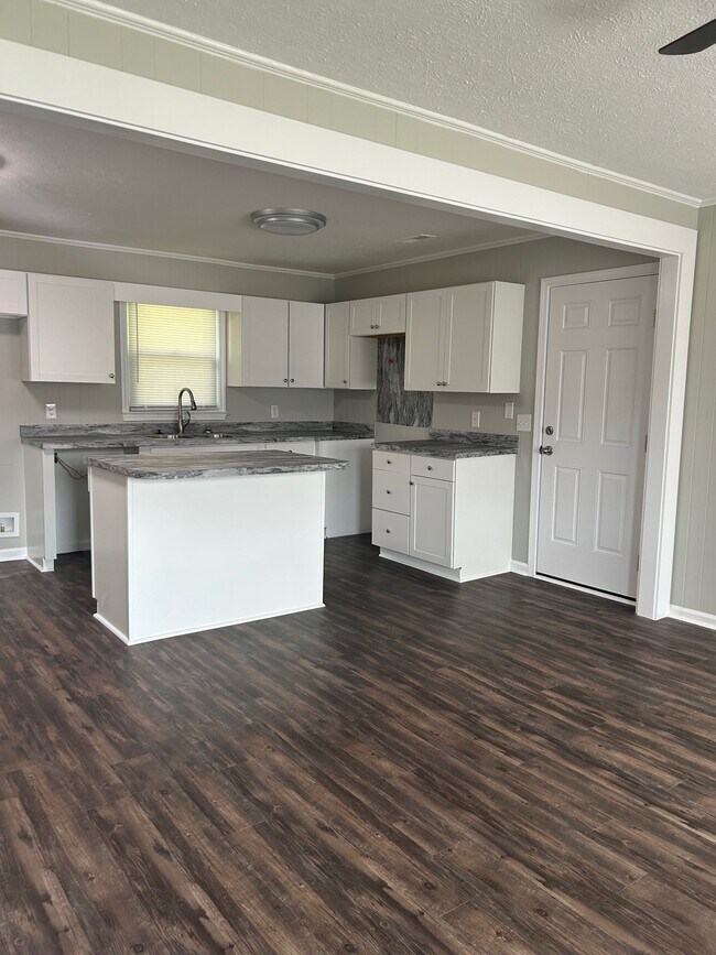 Building Photo - 604 16th Ave