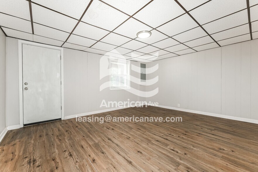 Building Photo - 211 Moore Ave