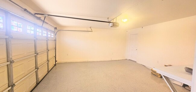 Building Photo - Single Story Senior Home - Newly Remodeled- Ready To Move In.