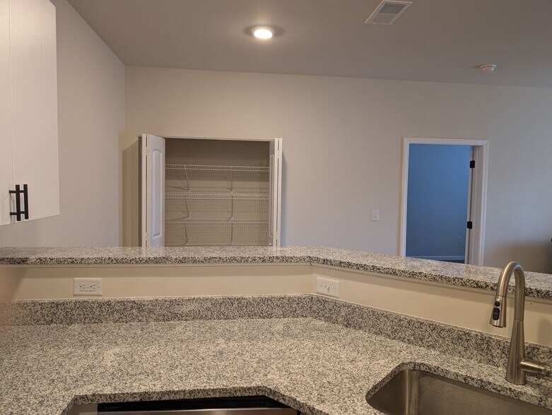 Building Photo - 117 Harmony Mdws Ct