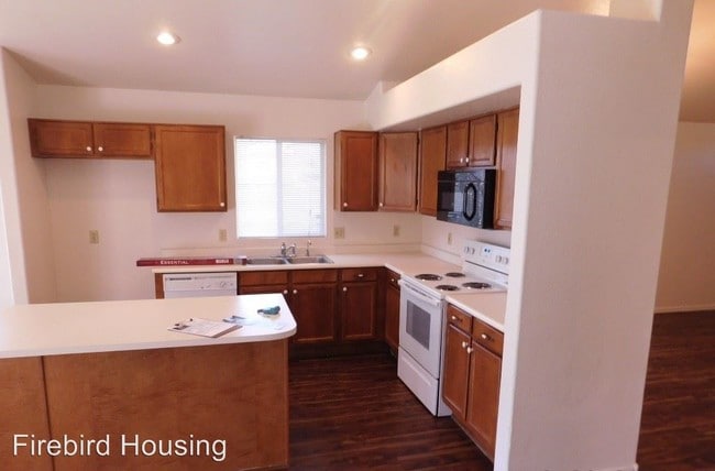 Building Photo - 4 br, 2 bath House - 525 S. Abilene Dr.