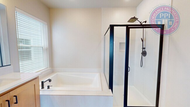 Building Photo - REED'S CROSSING!  Luxury Home, Stylish Amenities, Central Air-Conditioning, Close To Nike & Intel