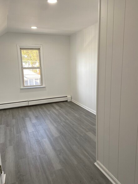 Building Photo - 56 Charles St