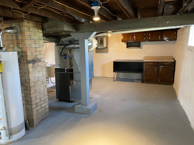 Building Photo - Renovated home in Southwest Gardens