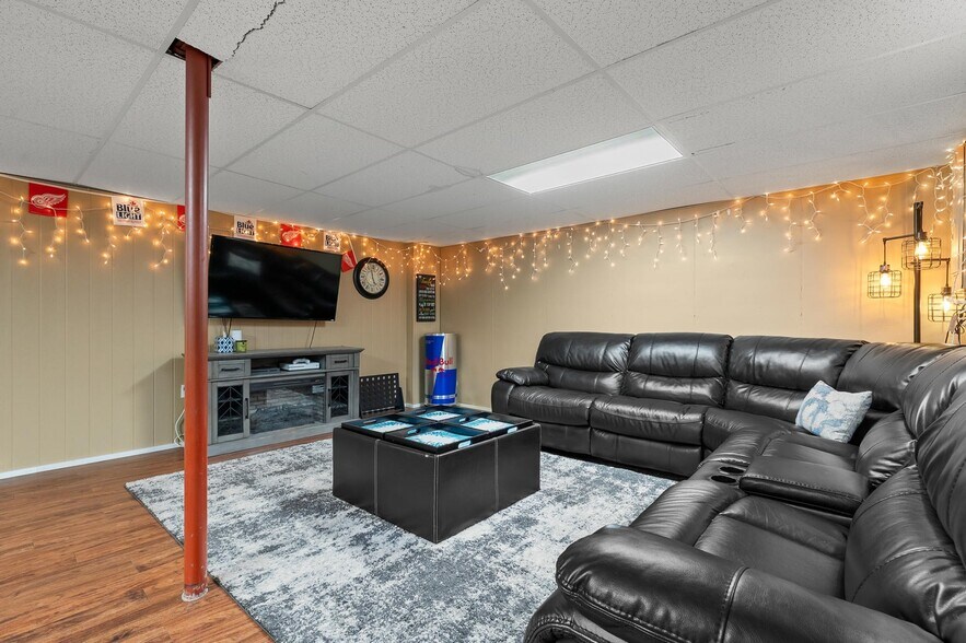 Building Photo - 7817 Chippewa St