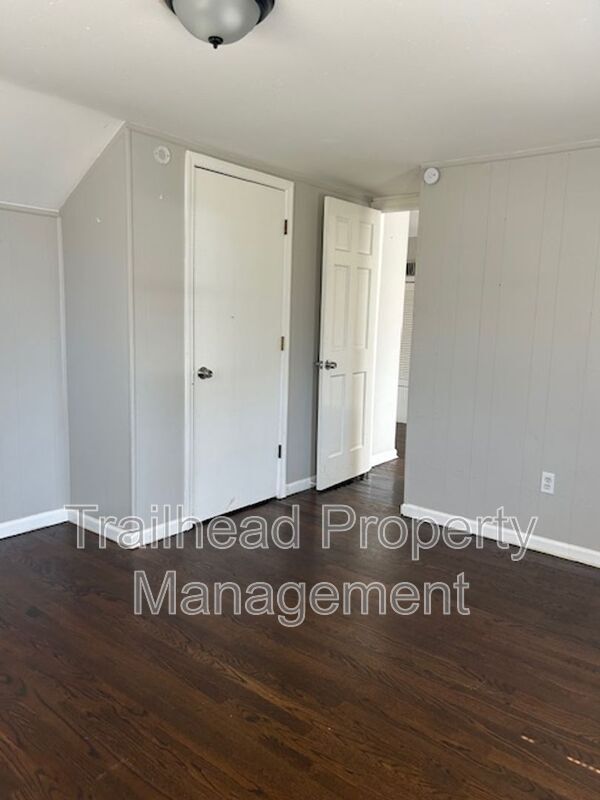 Building Photo - 2104 S Norwood Ave