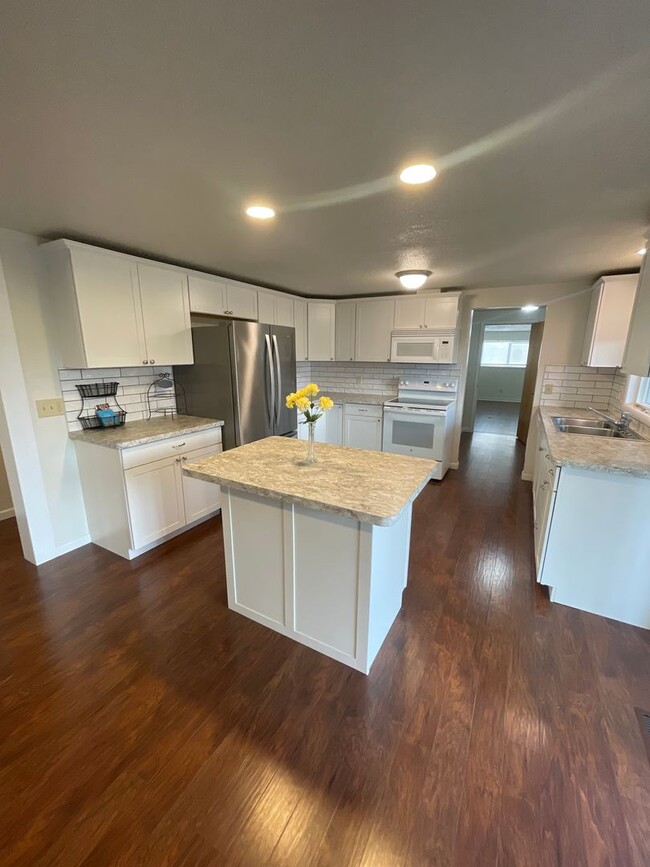 Building Photo - Newly remodeled rare four bedroom home wit...