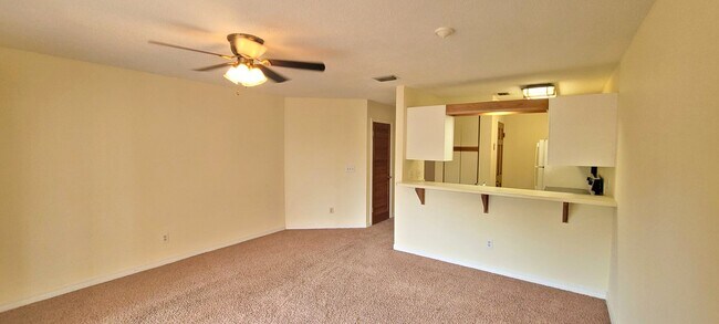 Building Photo - 8730 Thomas Dr