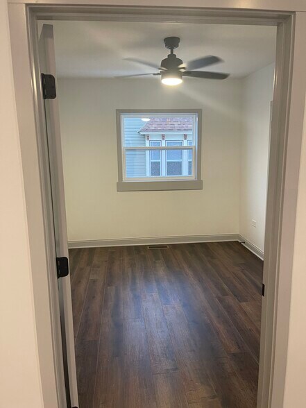 1 of 3 rooms - 710 N State St
