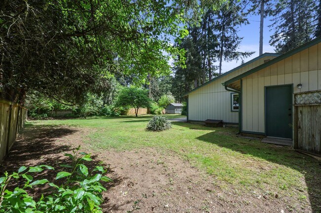 Building Photo - MOVE IN READY NOW!! 4 bed 1 bath on shy half acre! North Thurston School District