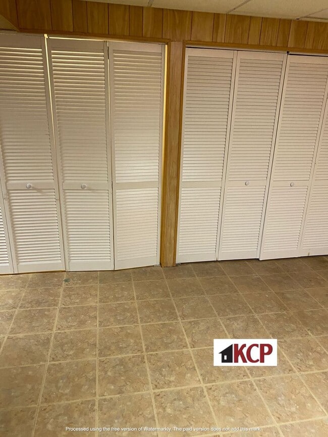 Building Photo - 2/3 Bedroom Townhouse in Gurnee School Dist
