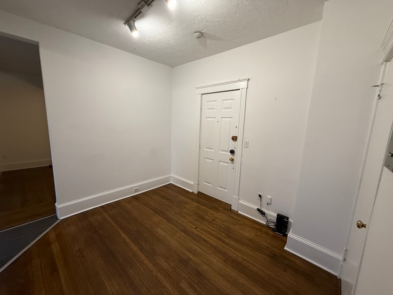 Foyer - 137 Peterborough Street